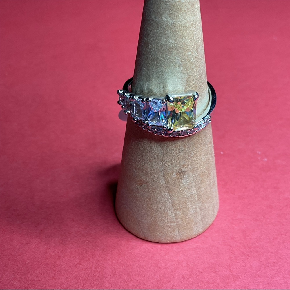 Bomb Party RBP8628 “Casual Beauty” Cubic Zirconia on Rhodium Size 9 Ring NWT